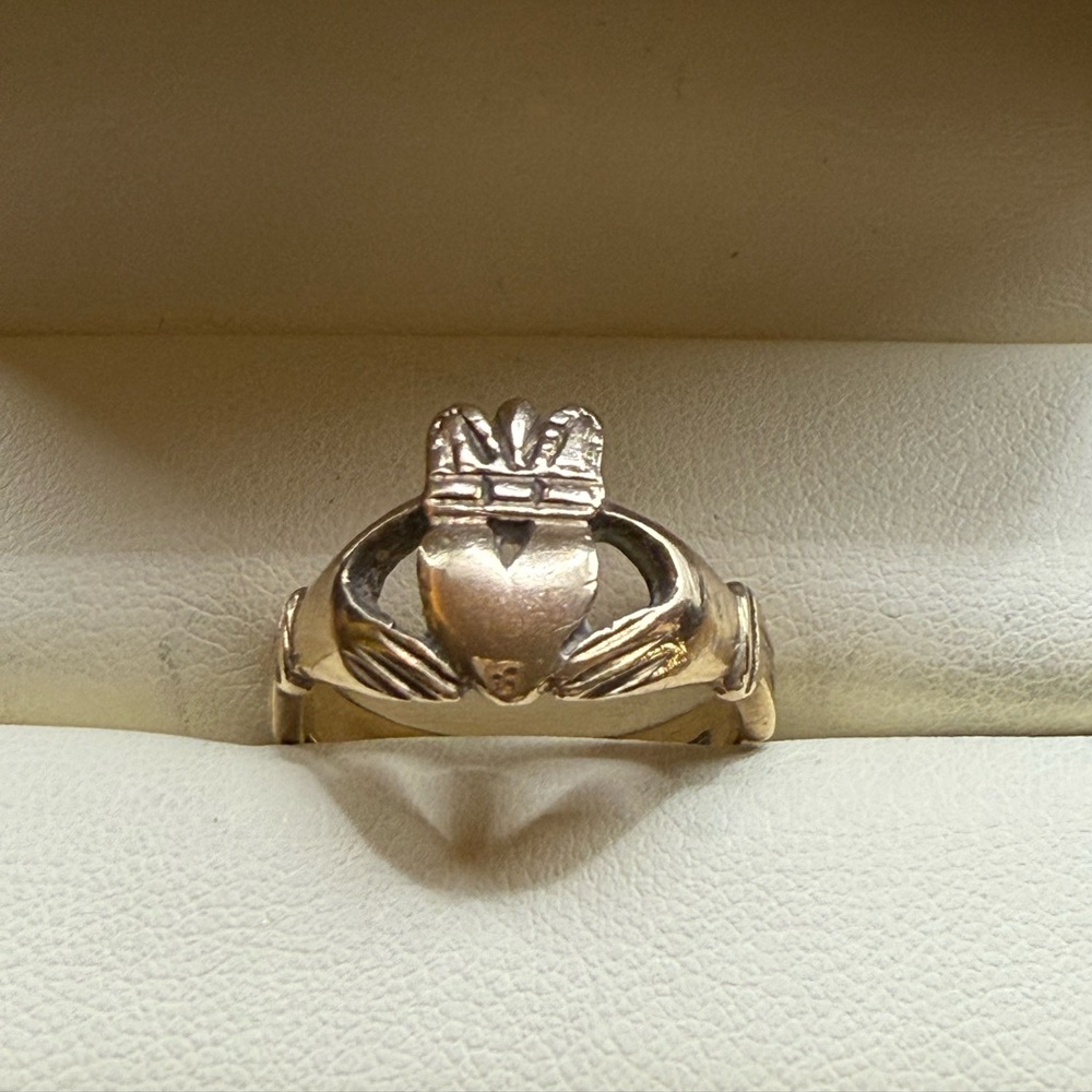 Irish 9K Yellow Gold “Claudaugh” “Love, Loyalty & Friendship! Ring! Sz 7.5”